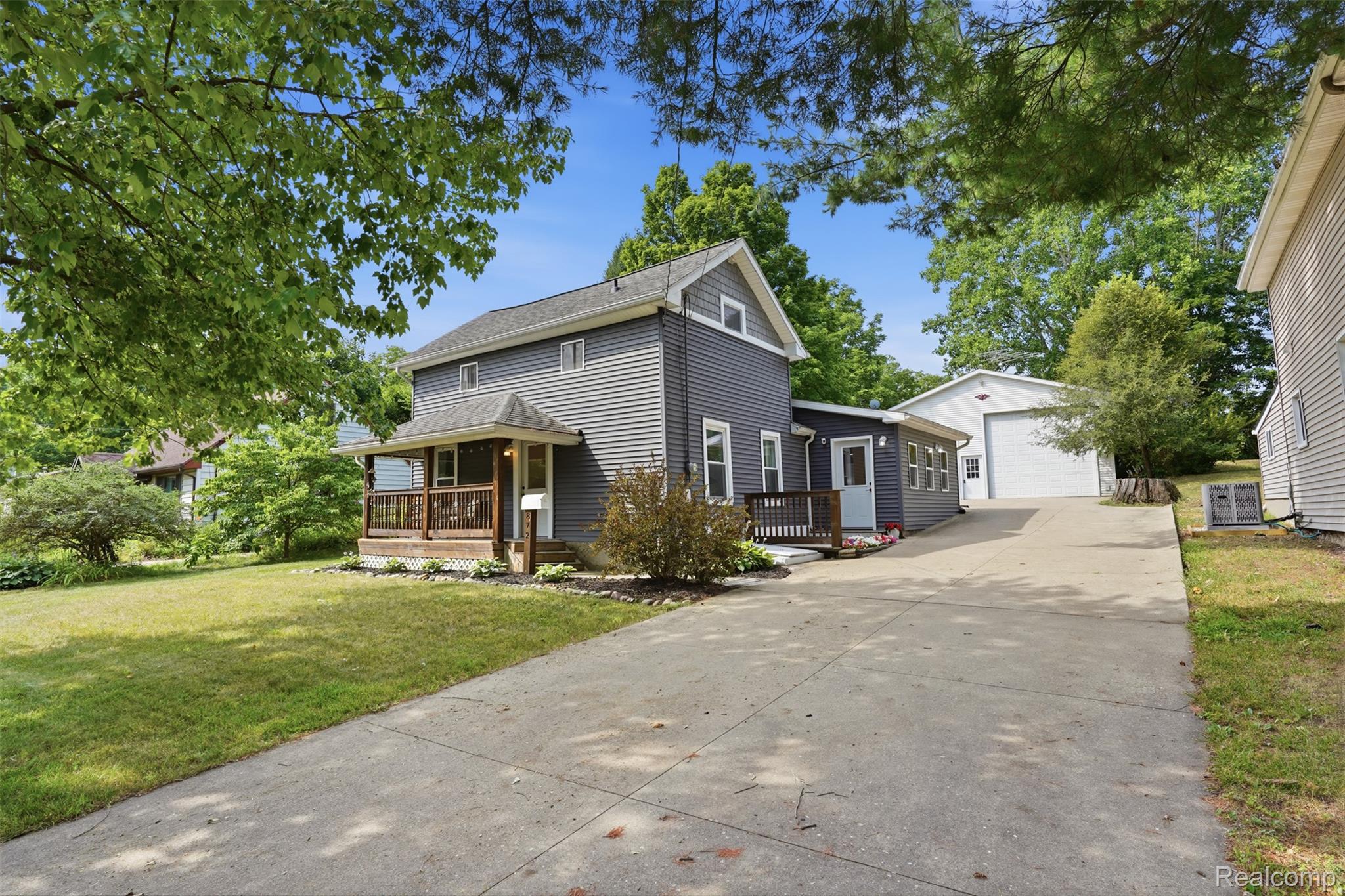 872 S Barnes Street Property Photo 1