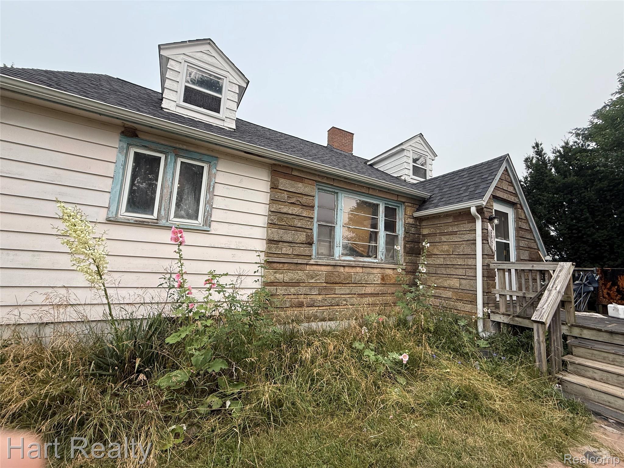 945 N Van Dyke Road Property Photo 2