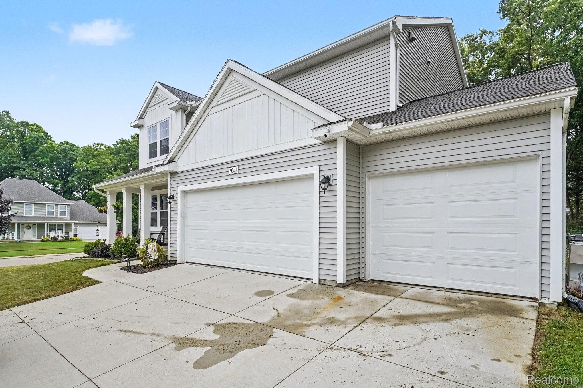 9324 Pine Walk Pass Property Photo 2