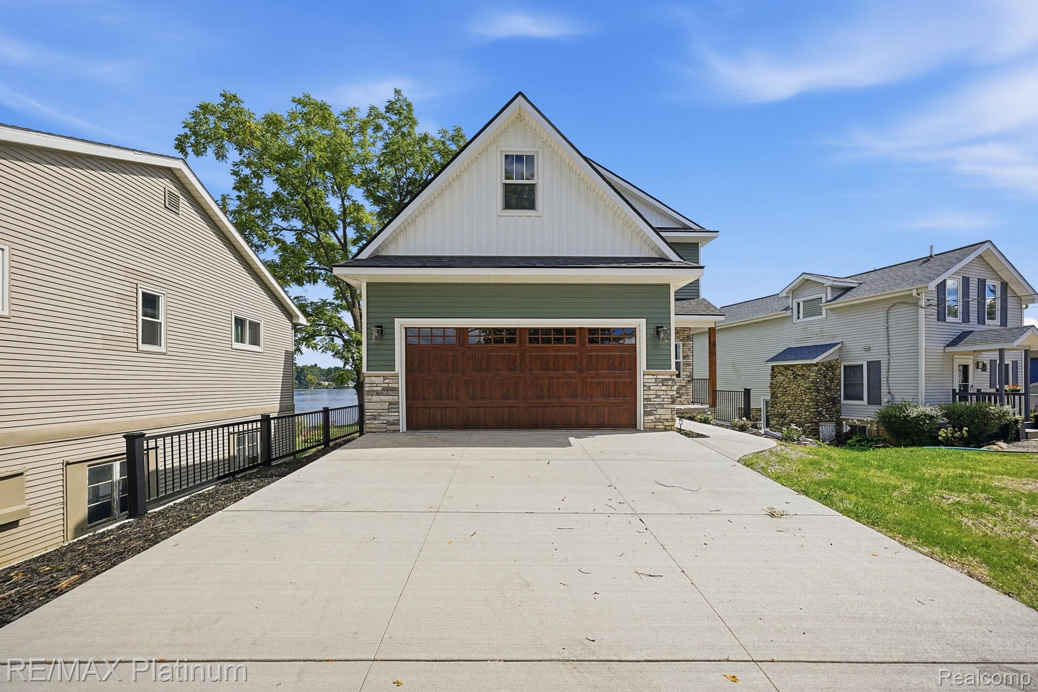 4075 Highcrest Drive Property Photo 1
