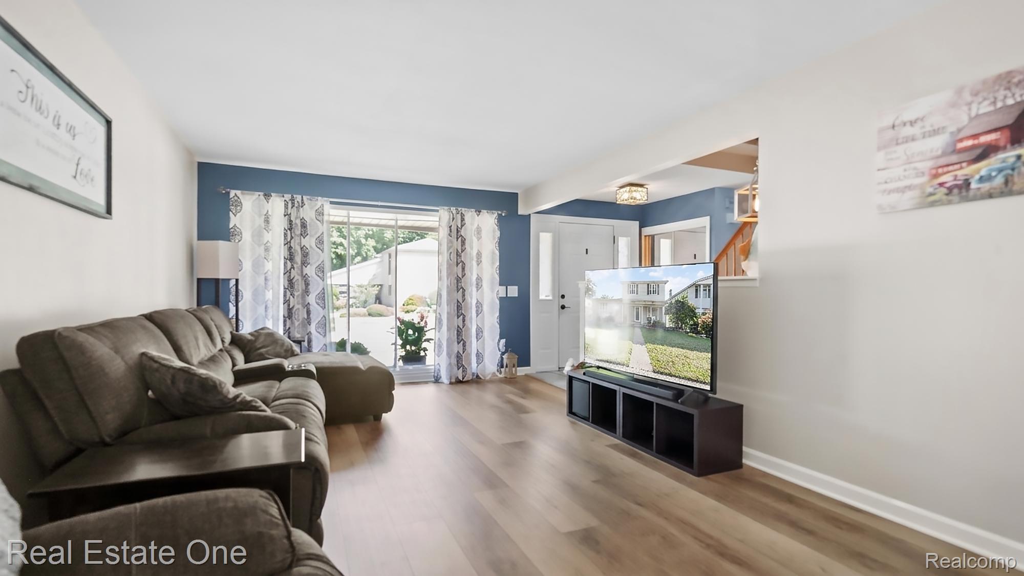 20272 Wellesley Street Property Photo 4