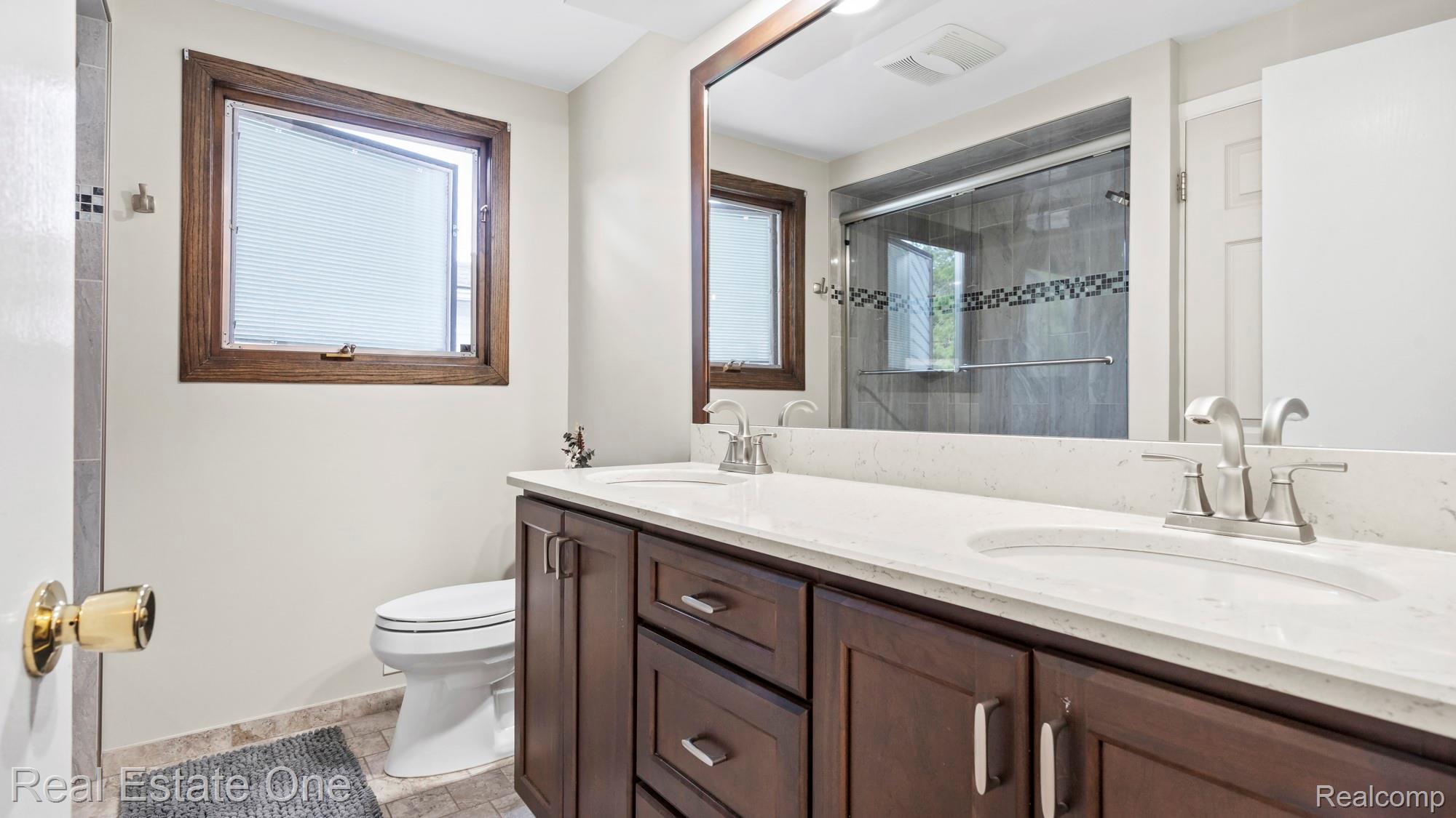 20272 Wellesley Street Property Photo 27