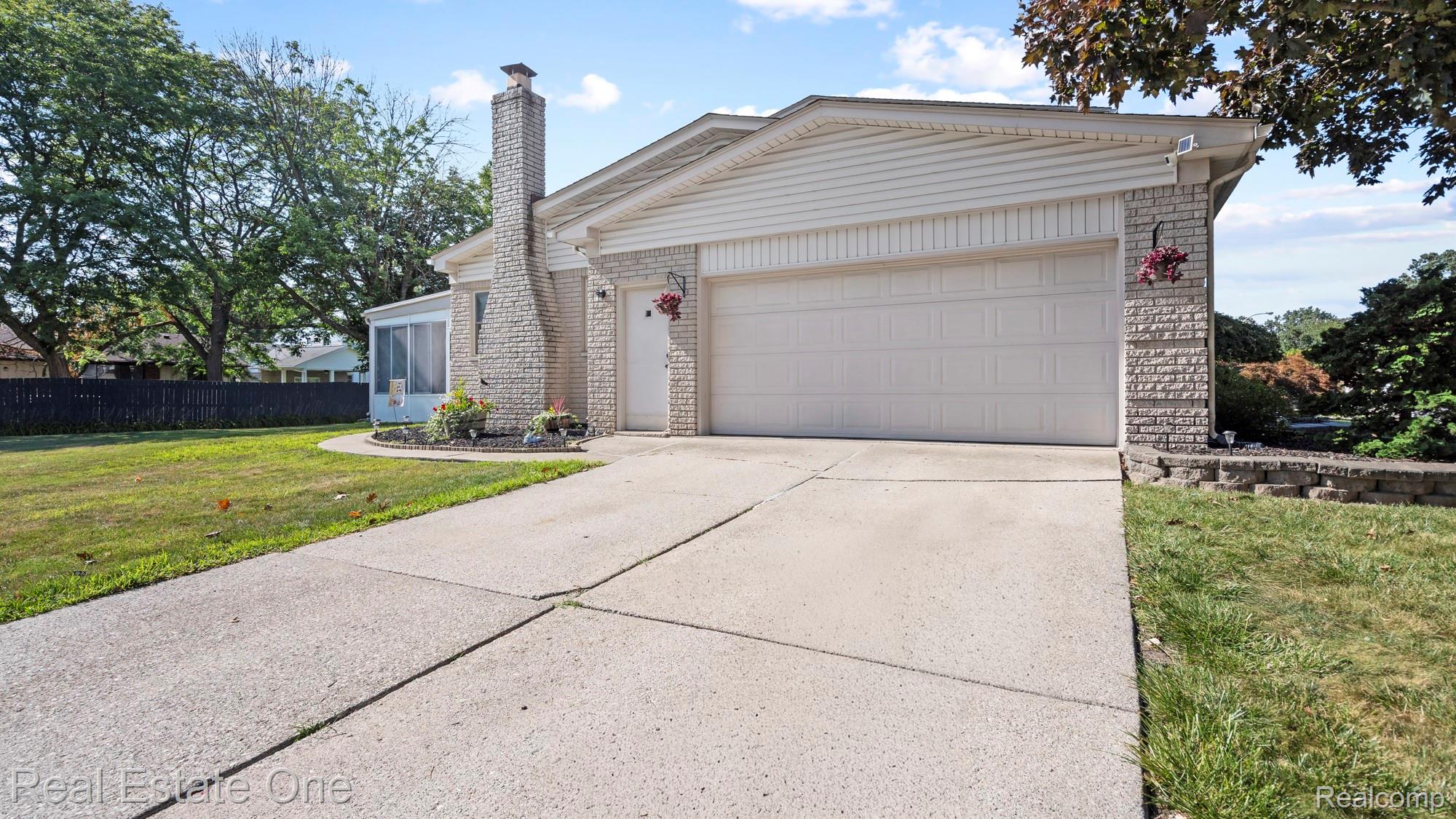 20272 Wellesley Street Property Photo 38