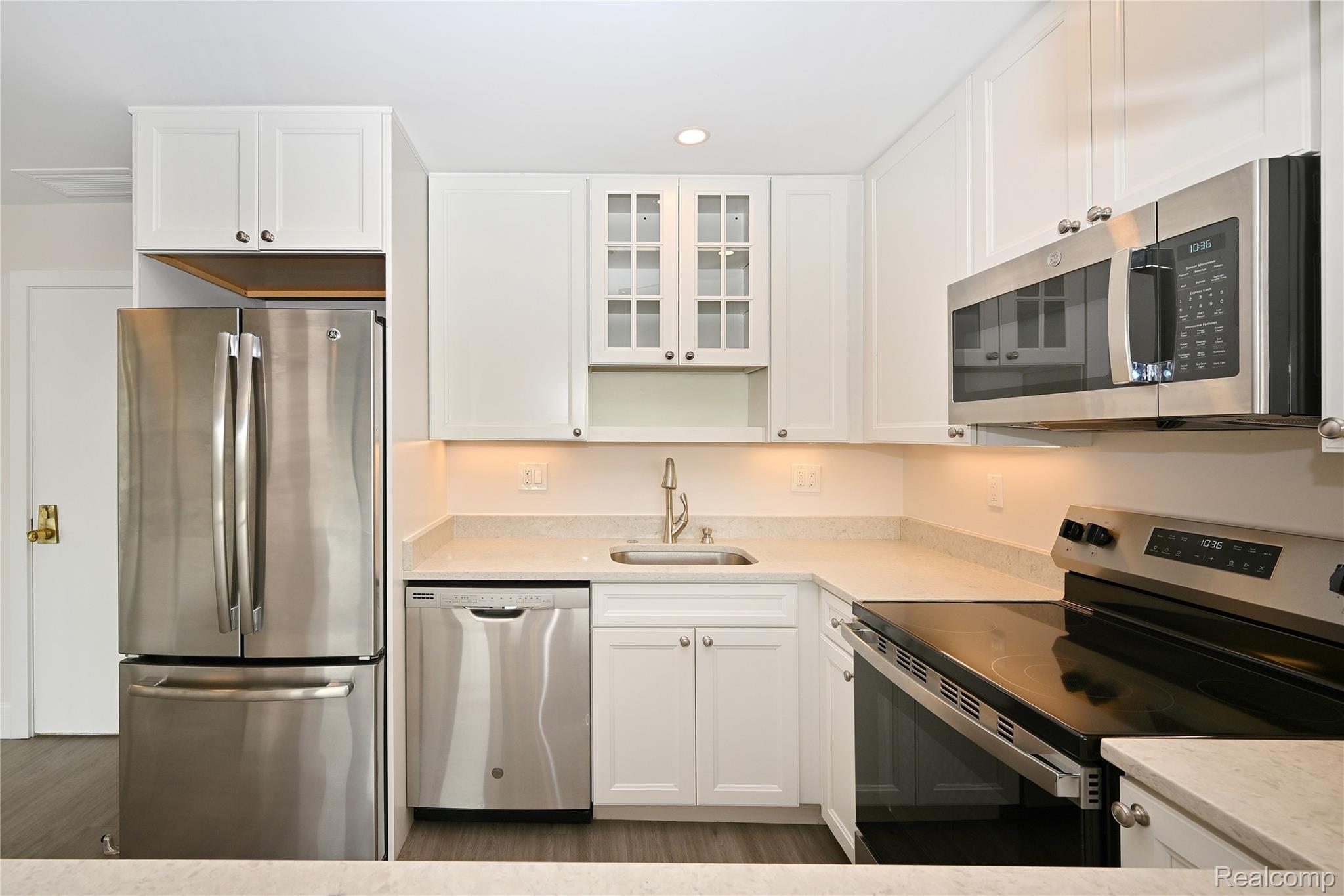 211 E Merrill Street 505 Property Photo 10