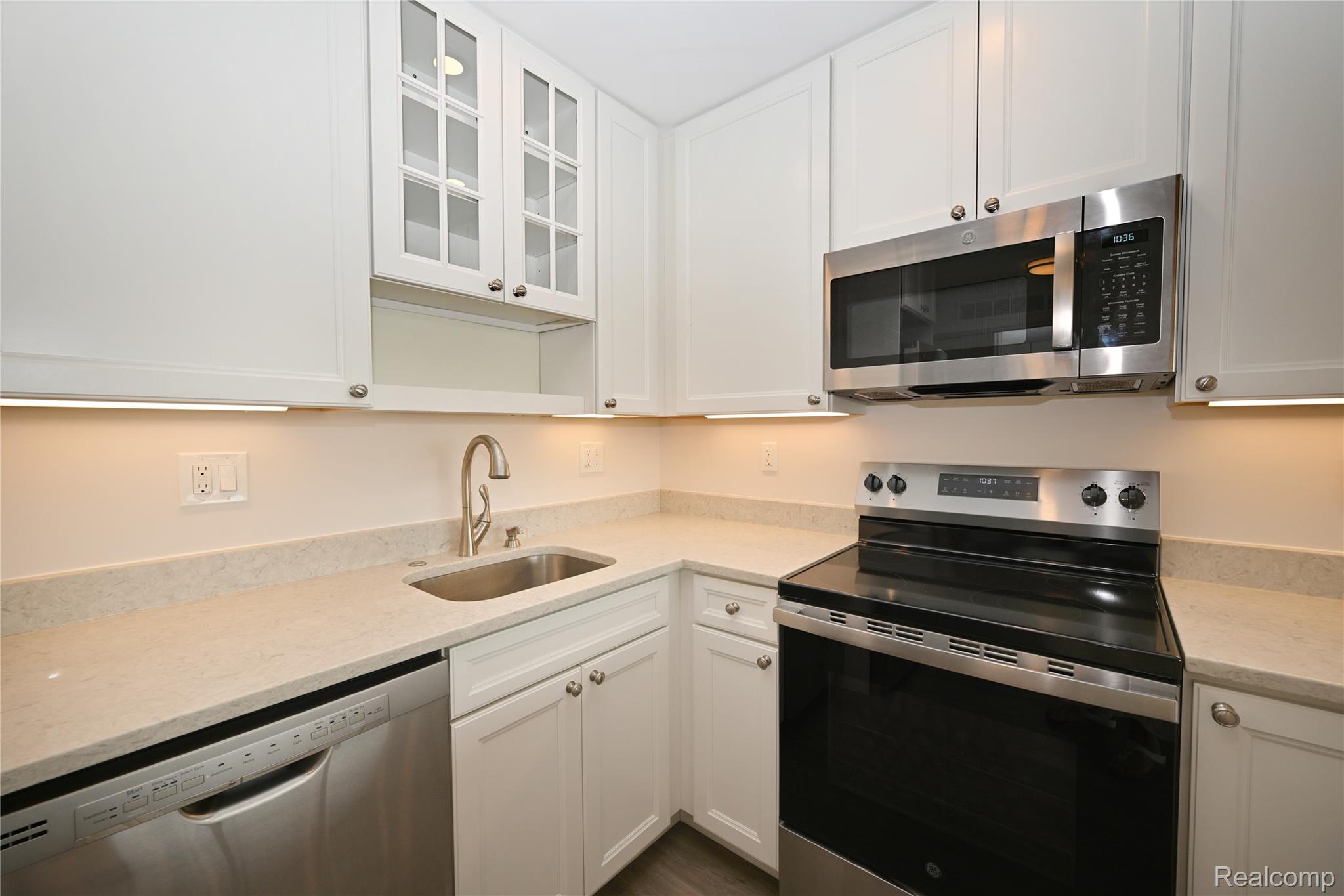 211 E Merrill Street 505 Property Photo 11