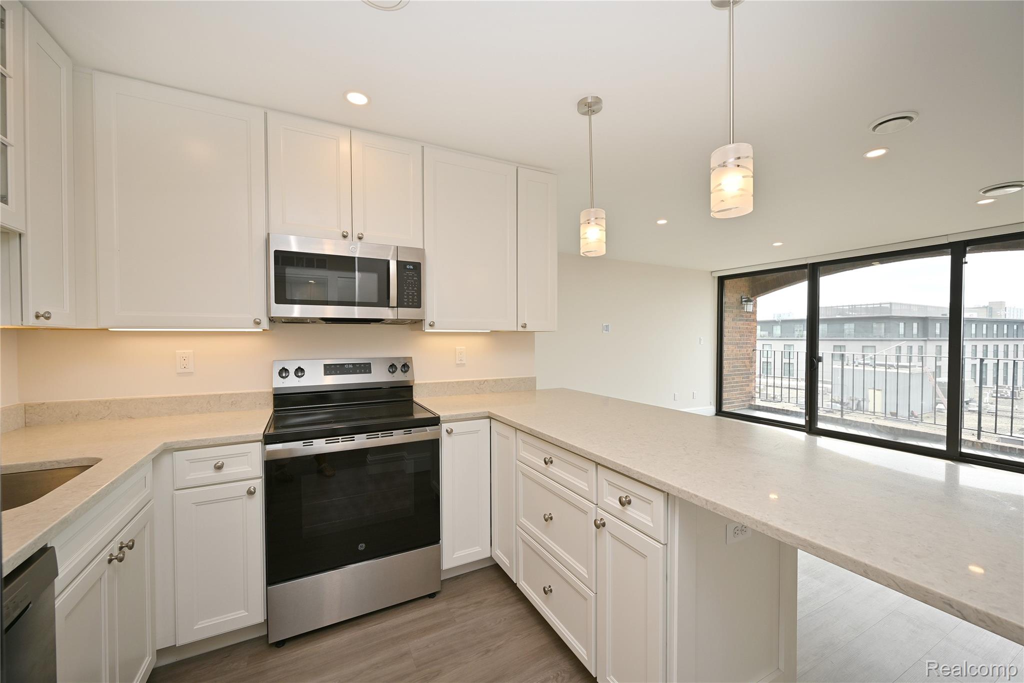 211 E Merrill Street 505 Property Photo 12