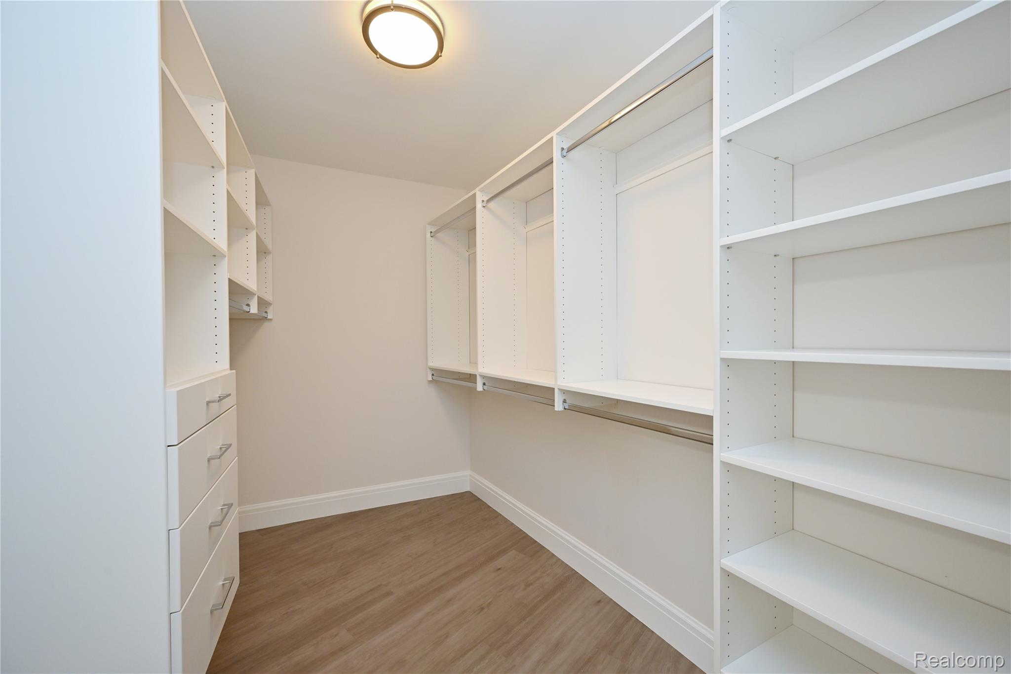 211 E Merrill Street 505 Property Photo 16