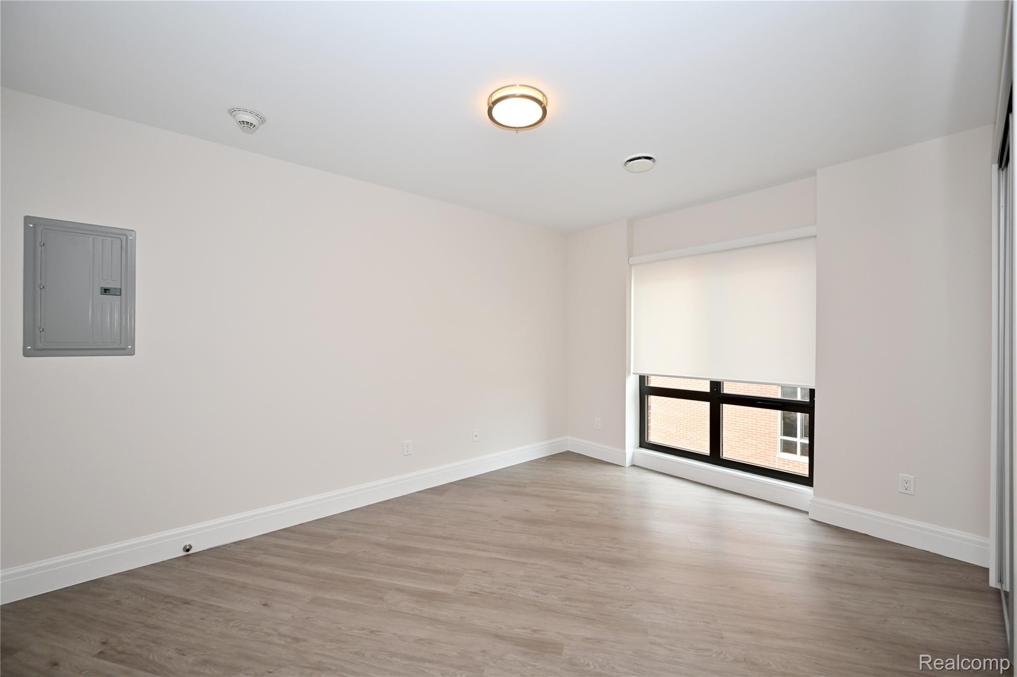 211 E Merrill Street 505 Property Photo 18