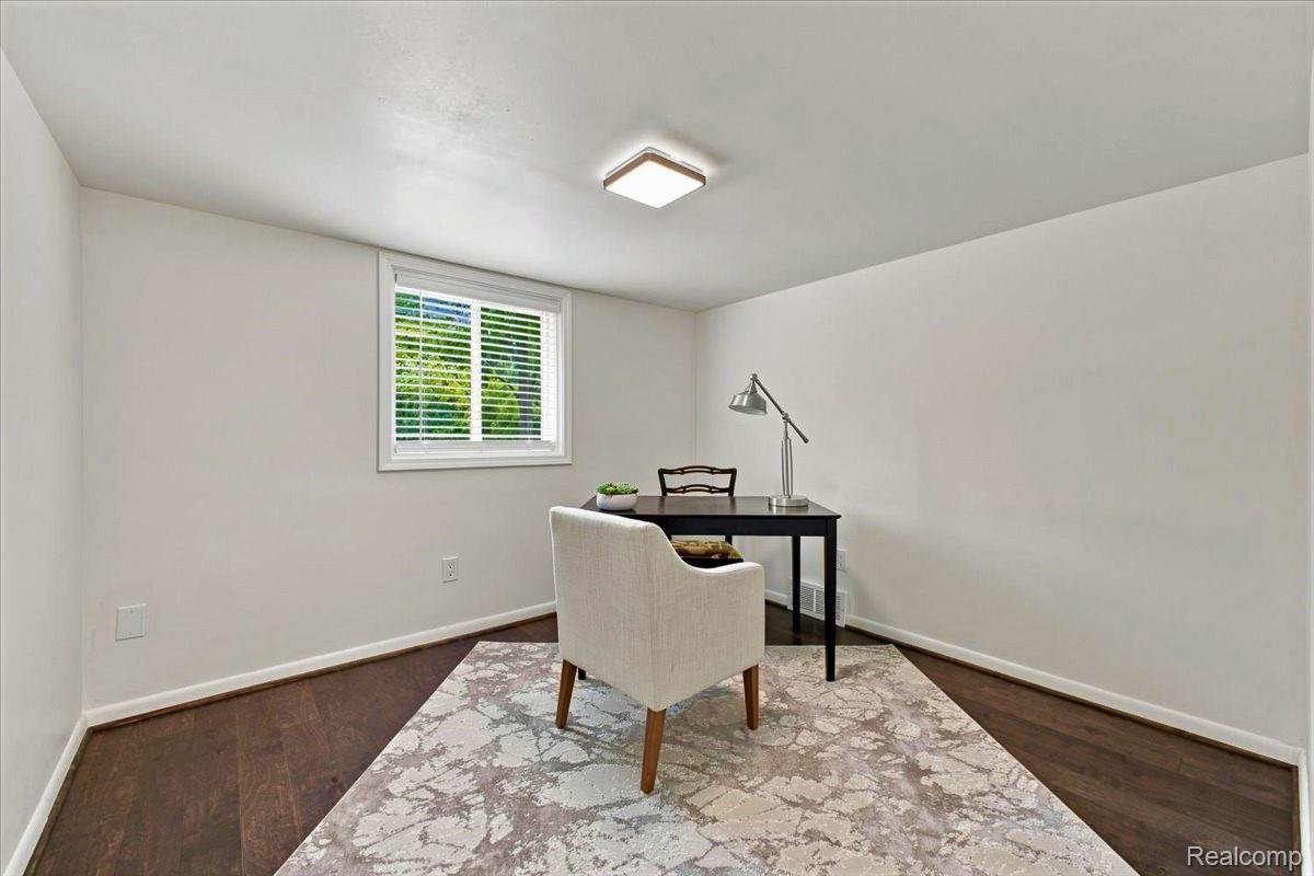 2155 Avondale Street Property Photo 20