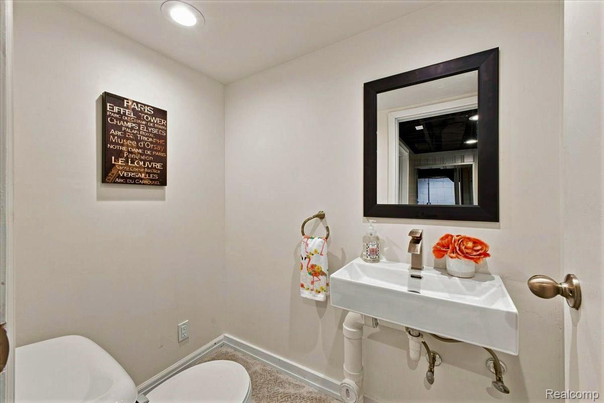 2155 Avondale Street Property Photo 27