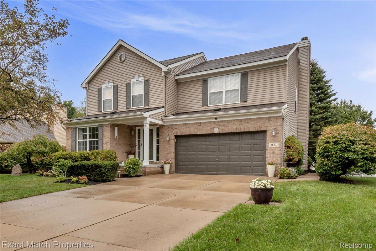 1633 Four Seasons Drive Property Photo 2