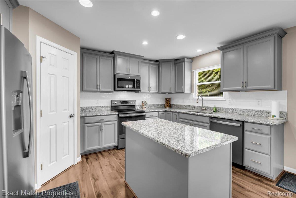 1633 Four Seasons Drive Property Photo 12