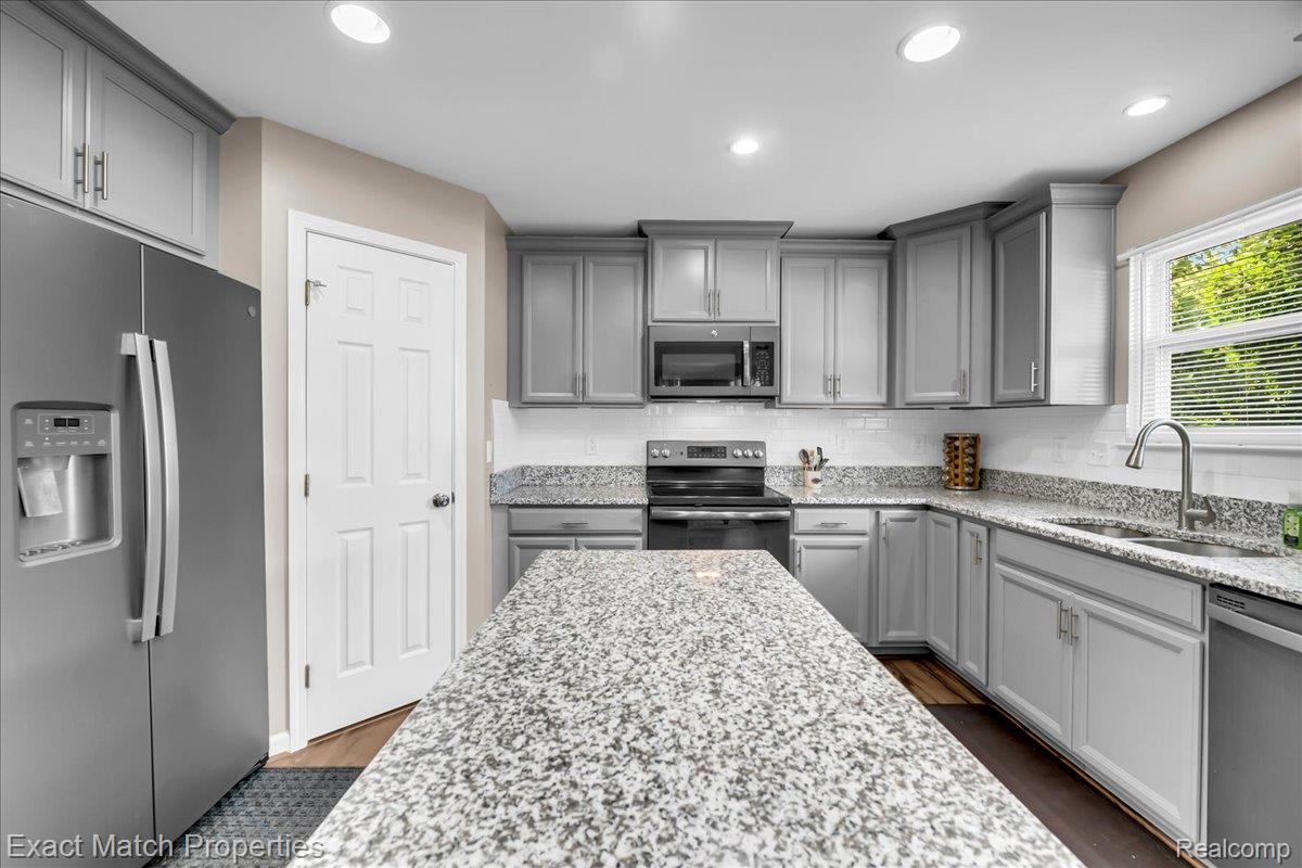 1633 Four Seasons Drive Property Photo 13