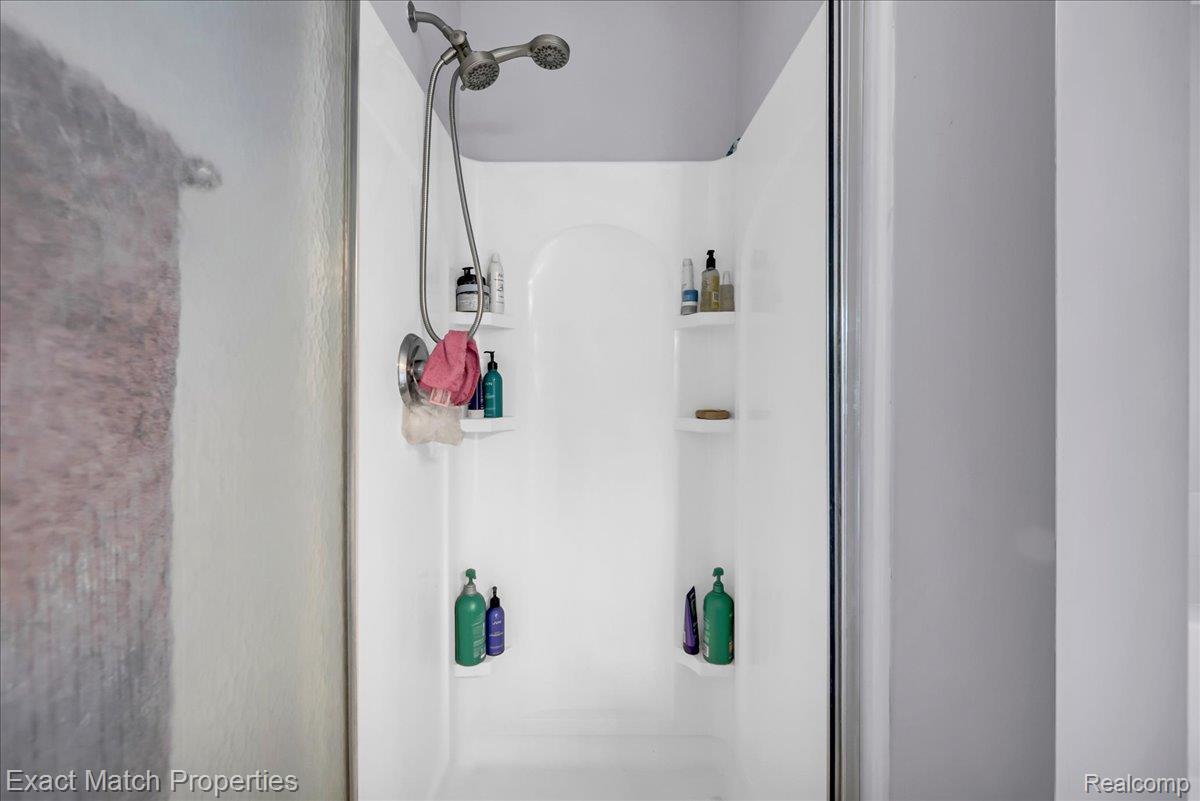 1633 Four Seasons Drive Property Photo 27