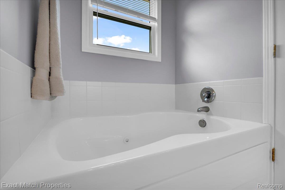 1633 Four Seasons Drive Property Photo 28