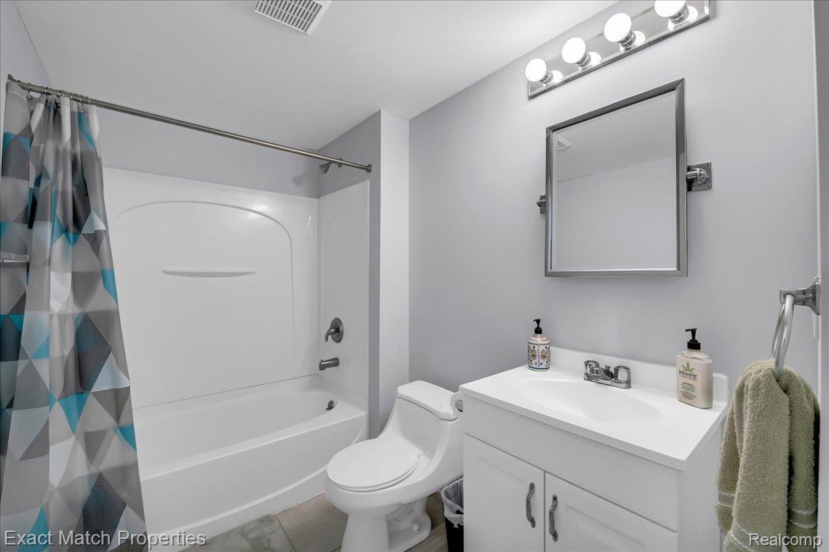 1633 Four Seasons Drive Property Photo 38