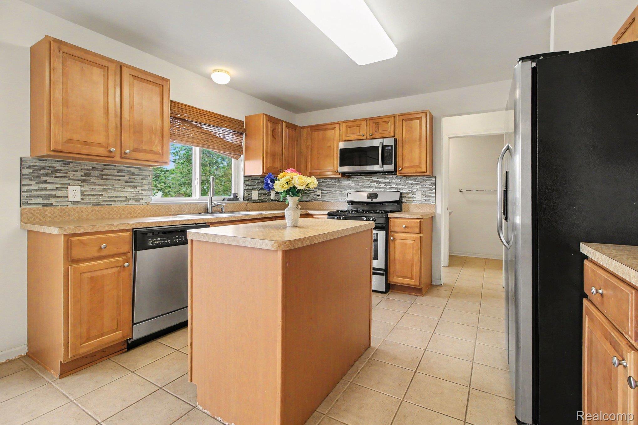 9889 High Meadow Drive Property Photo 6