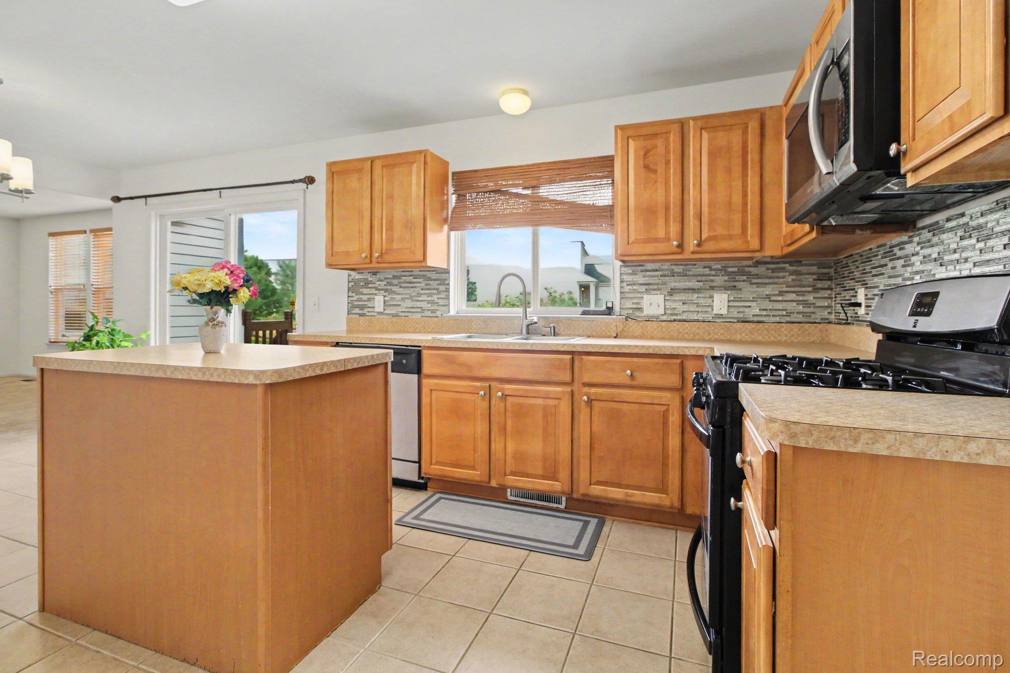 9889 High Meadow Drive Property Photo 7