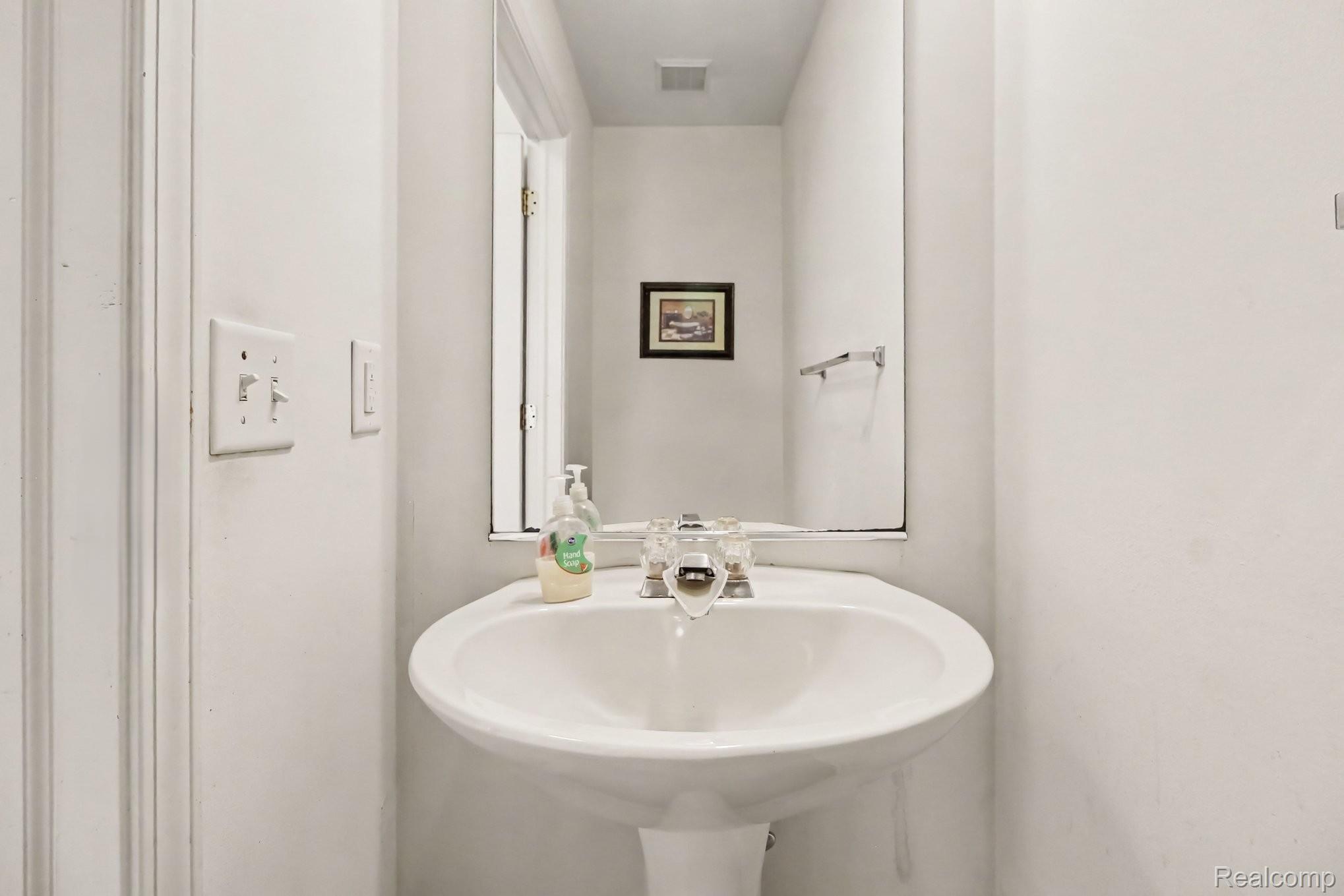 9889 High Meadow Drive Property Photo 9