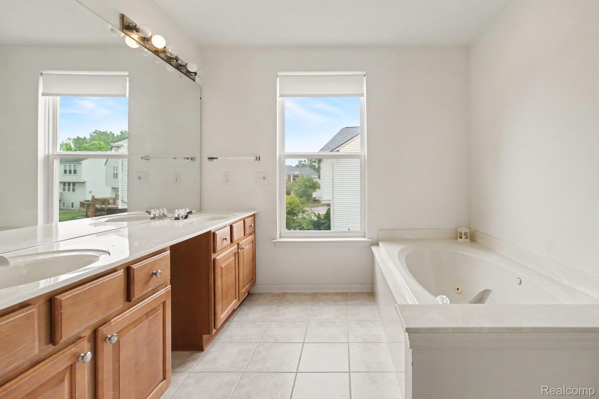 9889 High Meadow Drive Property Photo 12