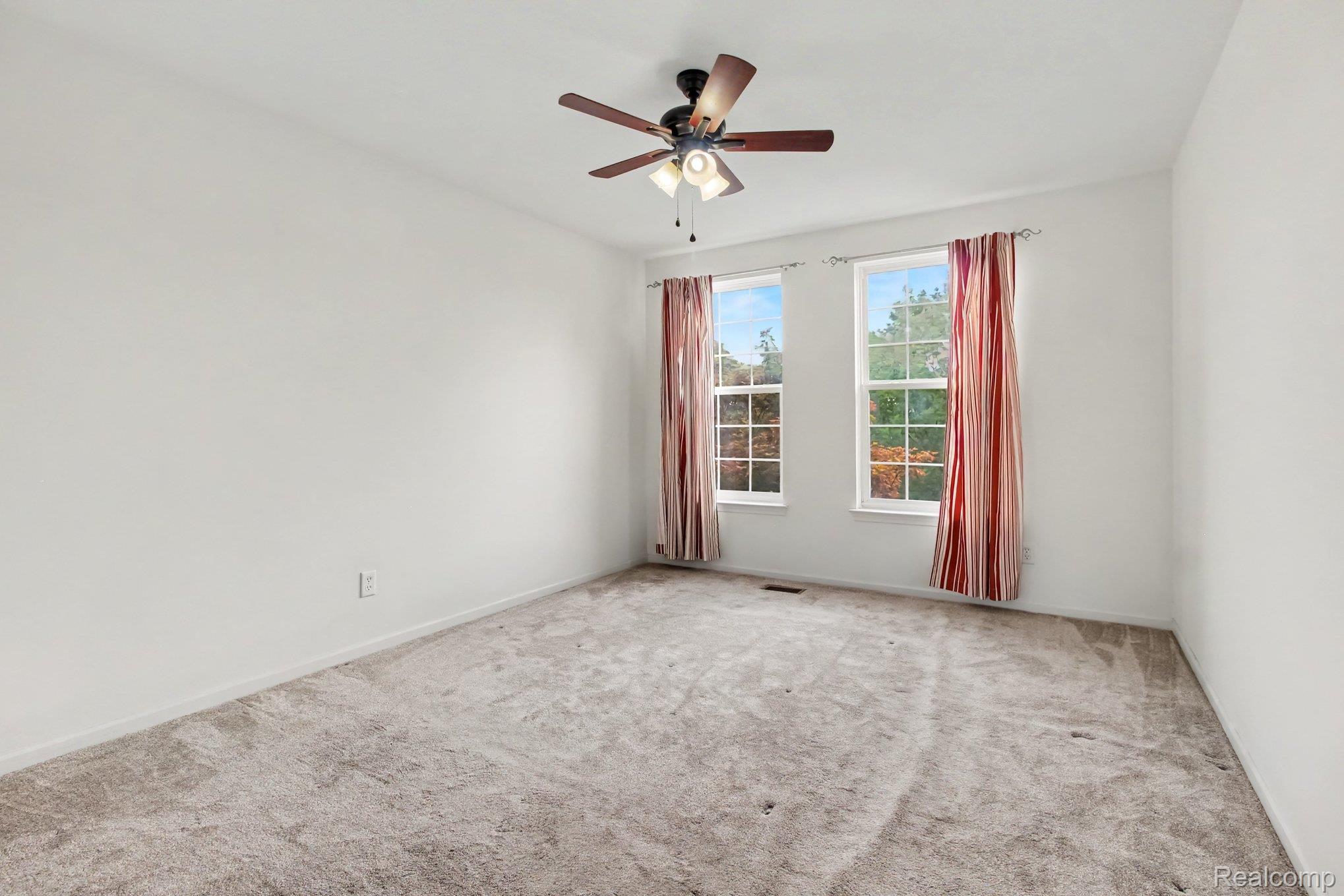 9889 High Meadow Drive Property Photo 15