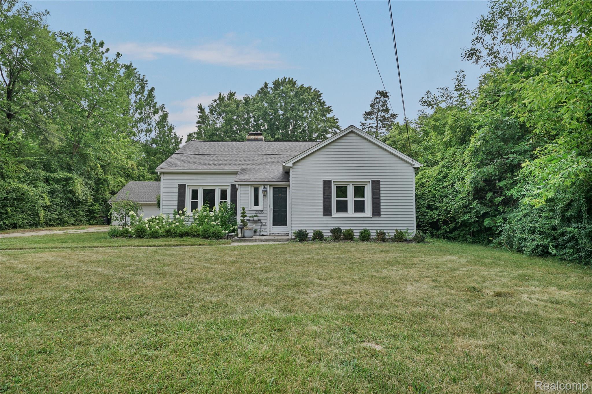 20215 W Eastwood Drive Property Photo 1
