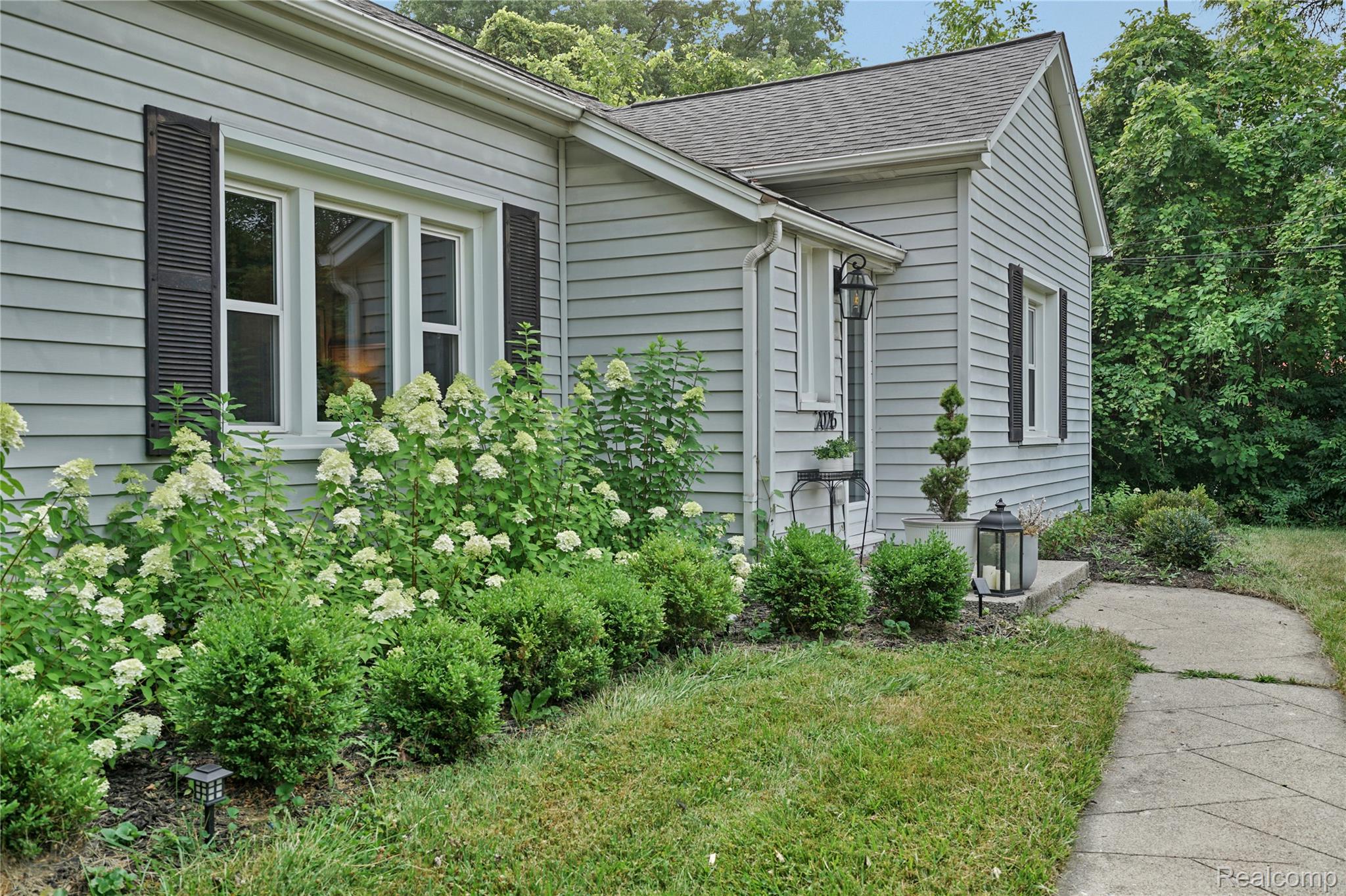 20215 W Eastwood Drive Property Photo 5
