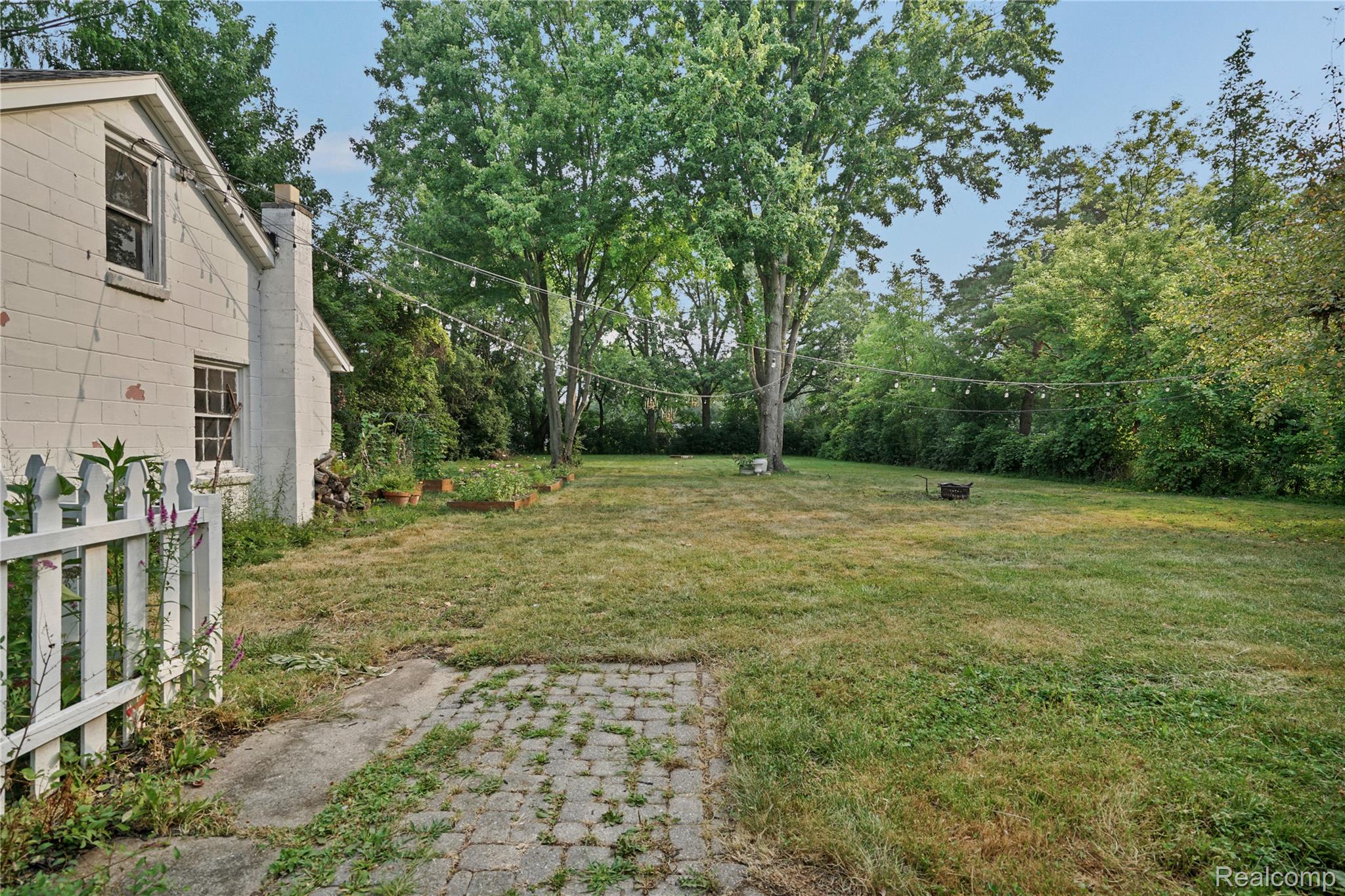 20215 W Eastwood Drive Property Photo 6