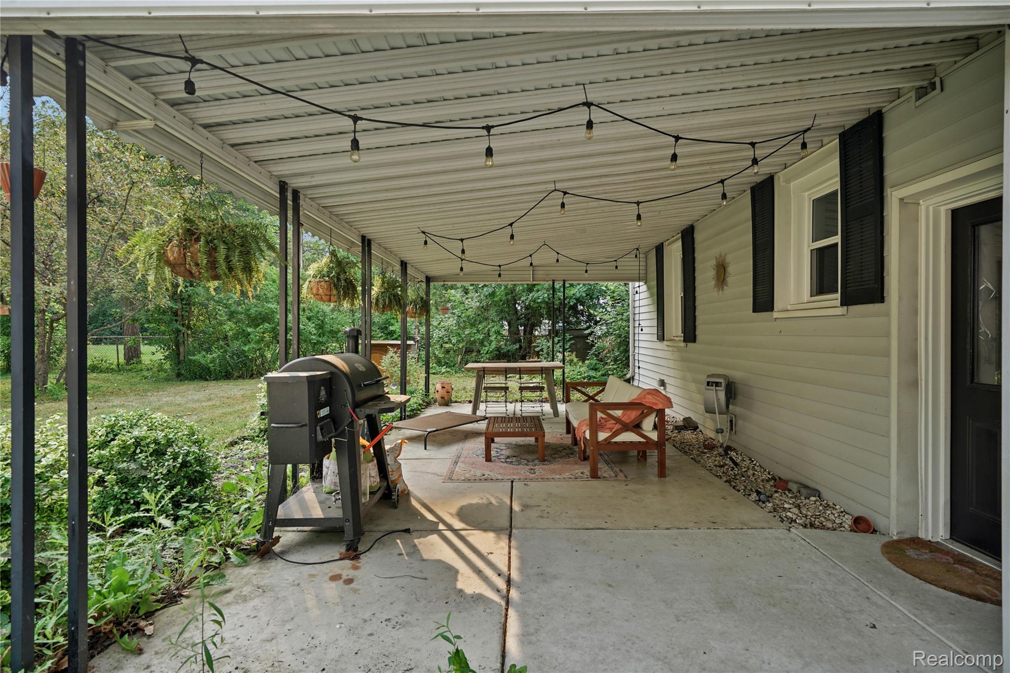 20215 W Eastwood Drive Property Photo 7
