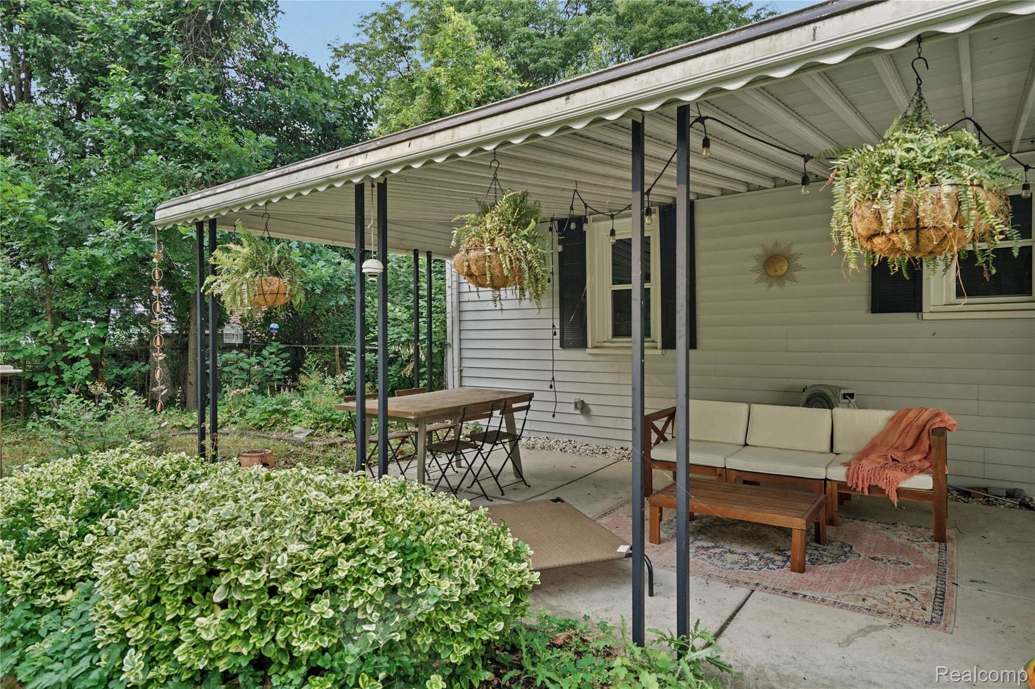 20215 W Eastwood Drive Property Photo 8