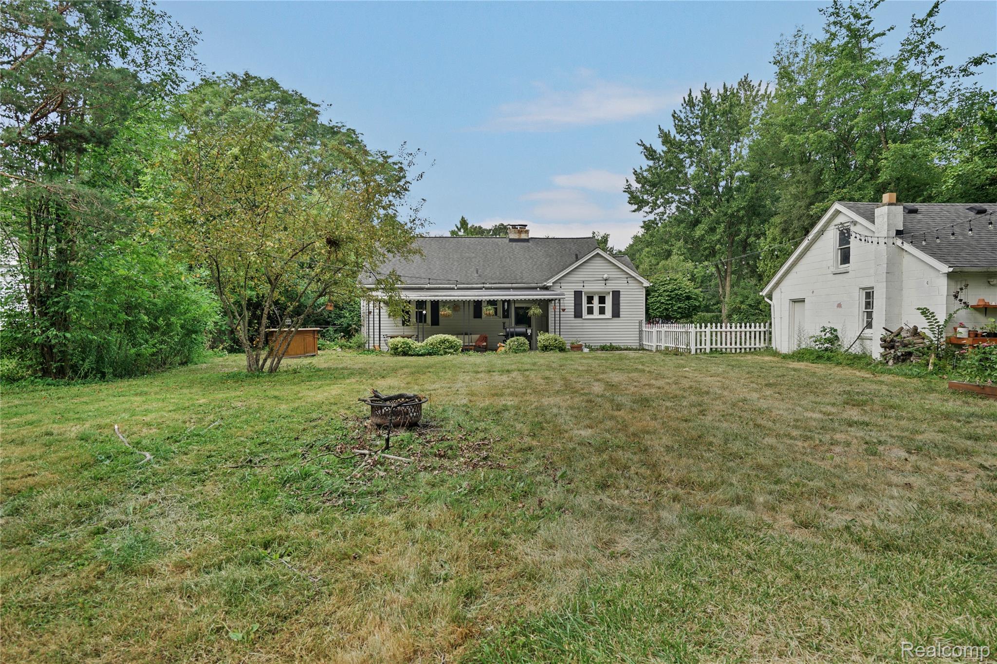 20215 W Eastwood Drive Property Photo 10