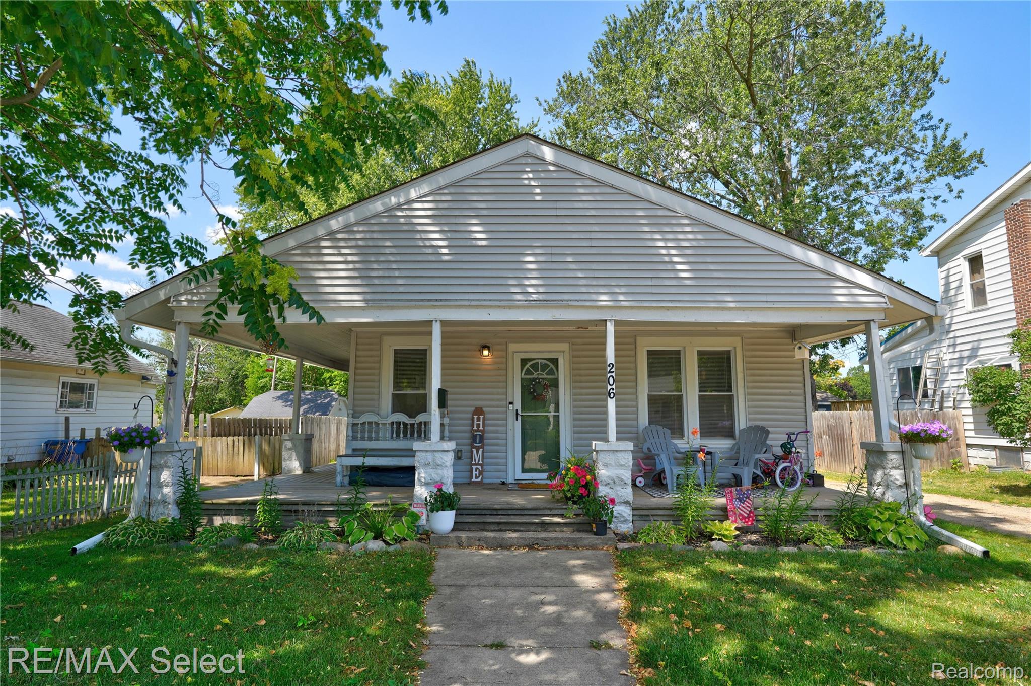 206 S Shiawassee Street Property Photo 1