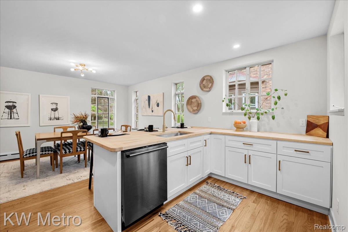 14554 Woodmont Avenue Property Photo 10