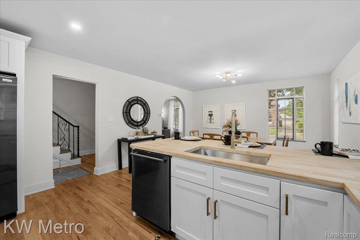 14554 Woodmont Avenue Property Photo 11