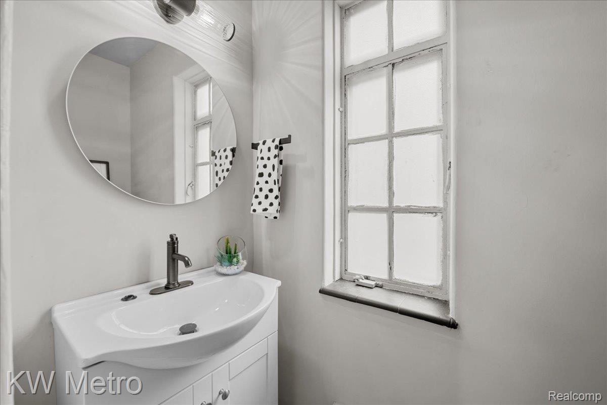14554 Woodmont Avenue Property Photo 17