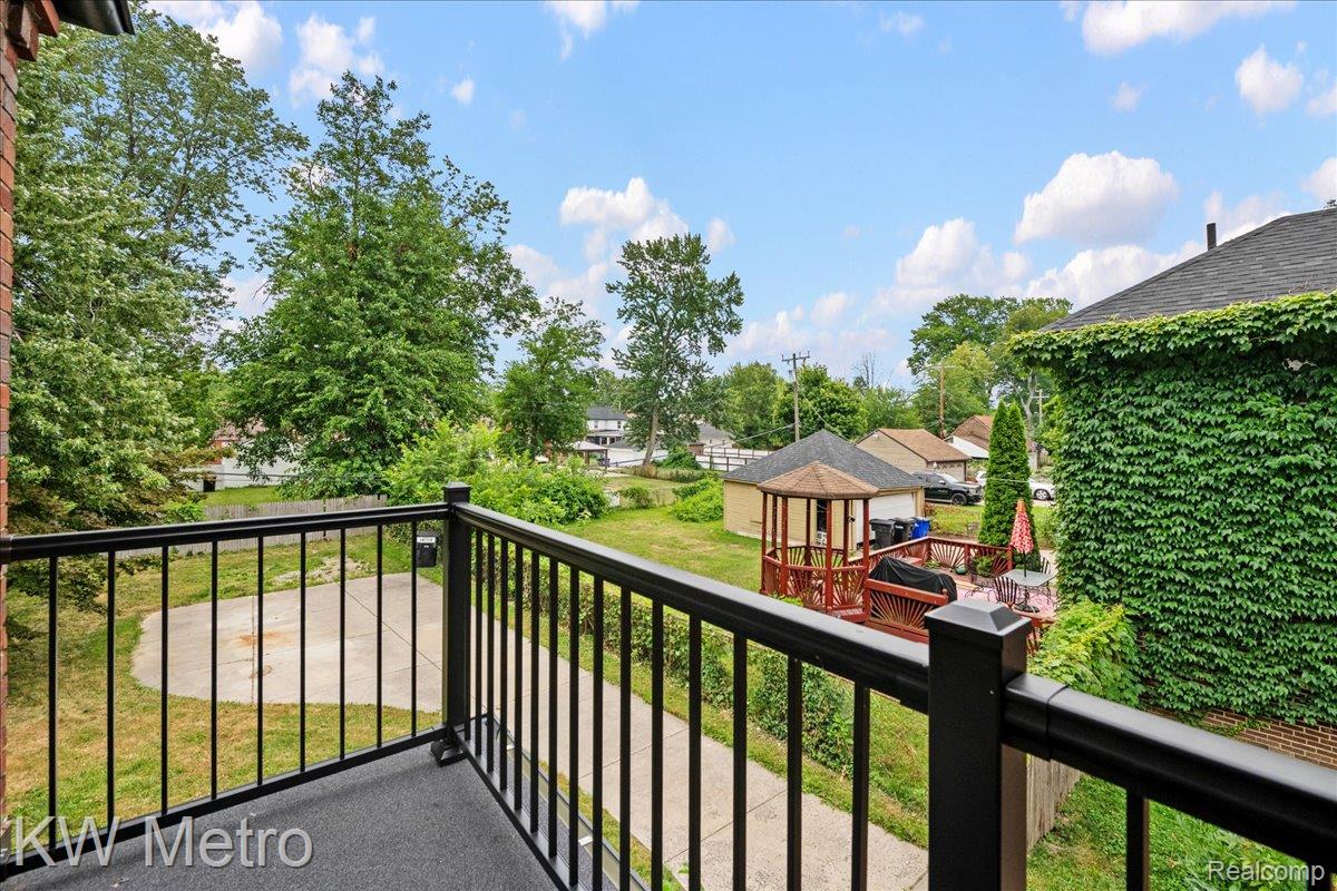 14554 Woodmont Avenue Property Photo 22