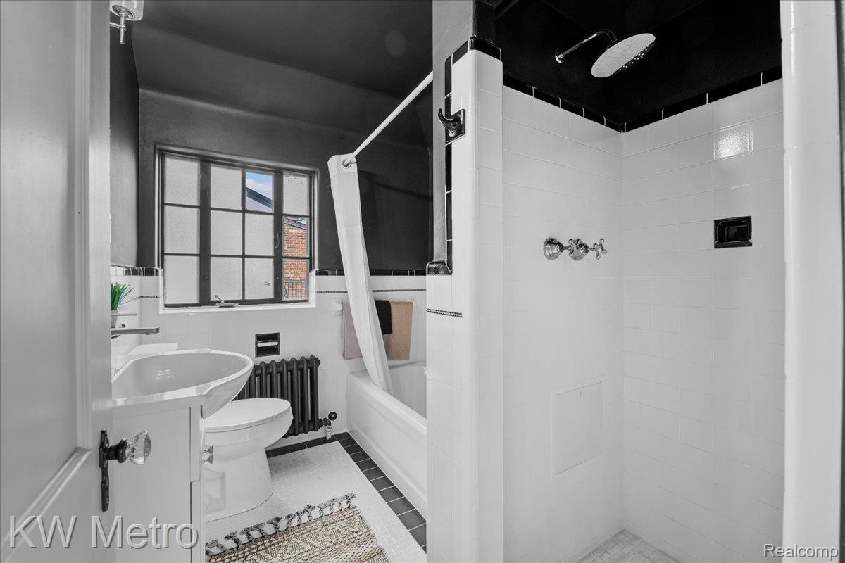 14554 Woodmont Avenue Property Photo 23