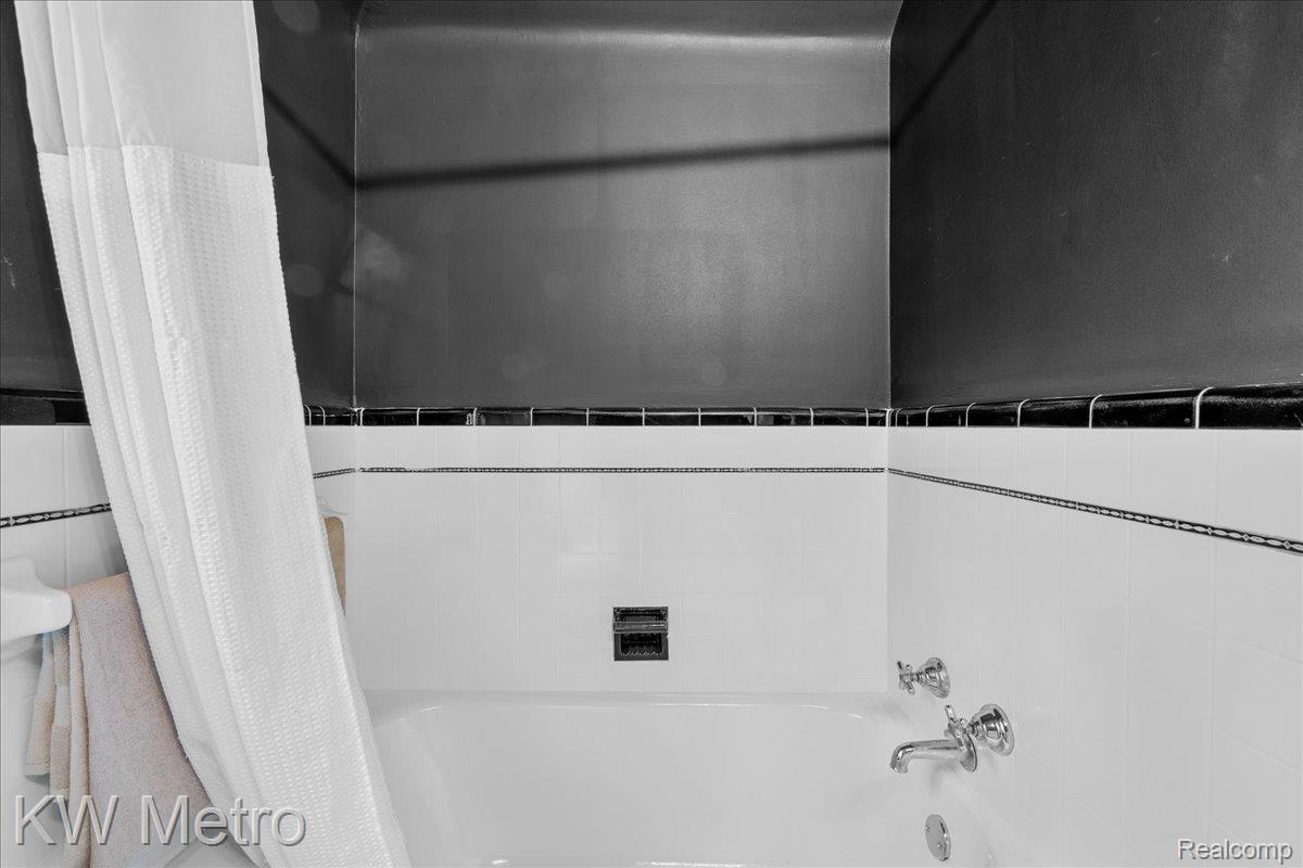 14554 Woodmont Avenue Property Photo 24