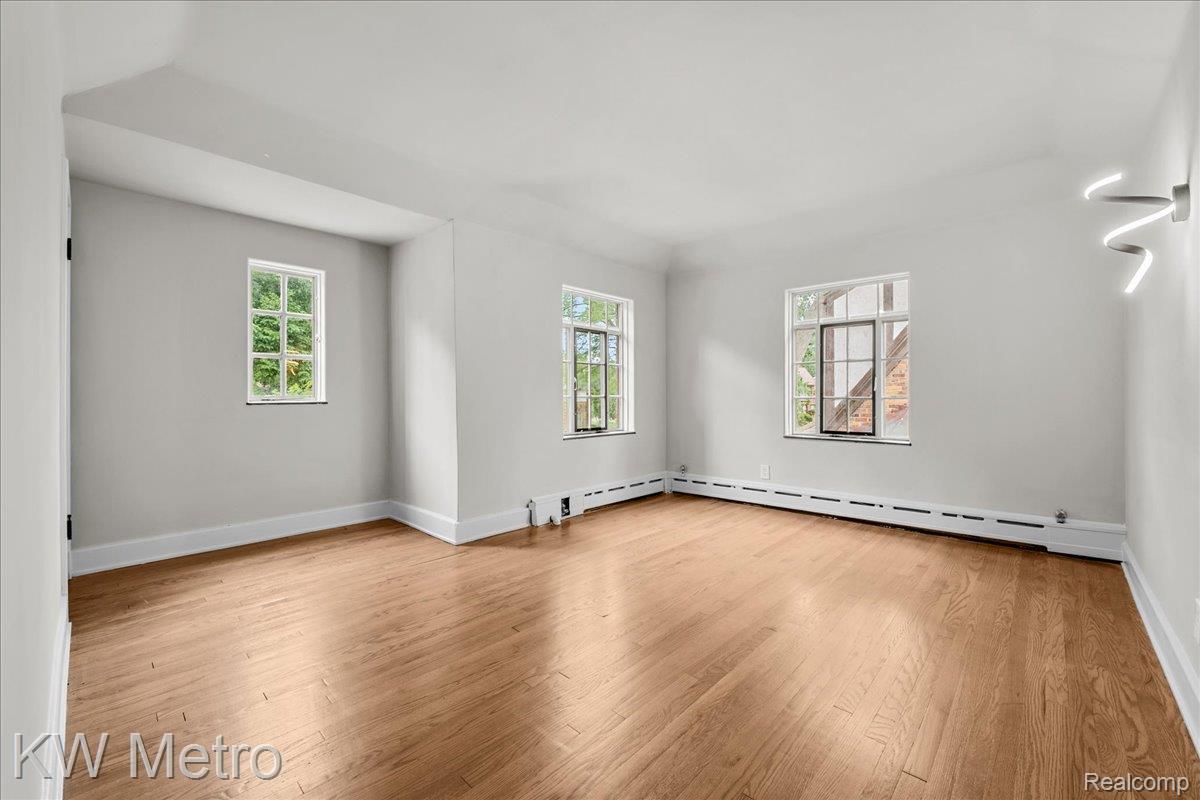 14554 Woodmont Avenue Property Photo 25