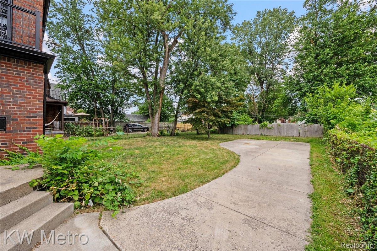 14554 Woodmont Avenue Property Photo 32