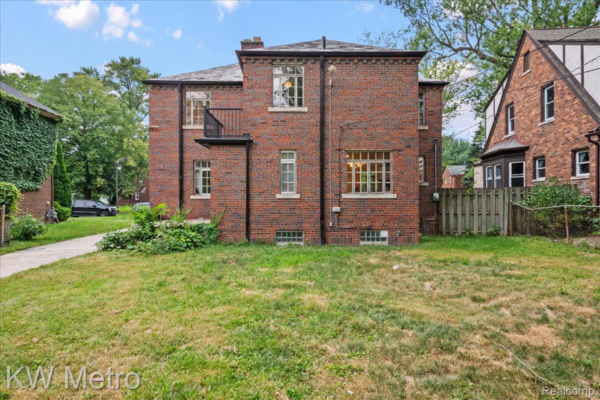 14554 Woodmont Avenue Property Photo 33