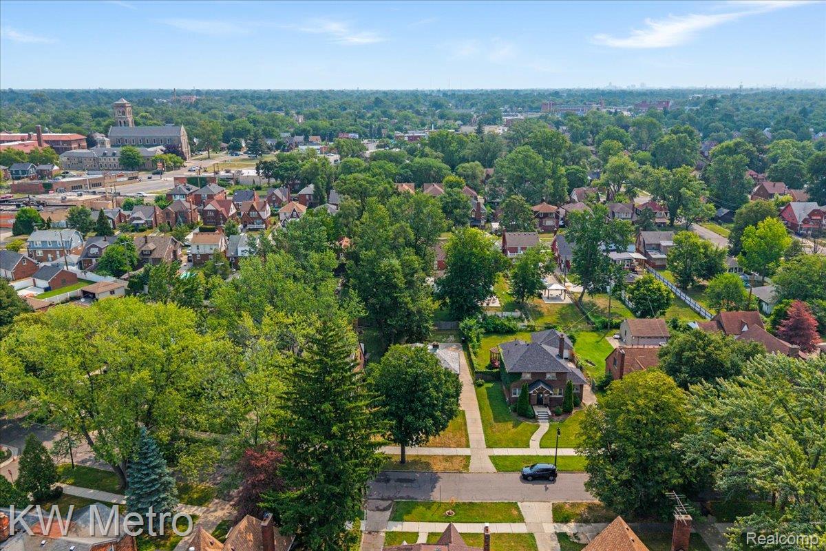 14554 Woodmont Avenue Property Photo 38