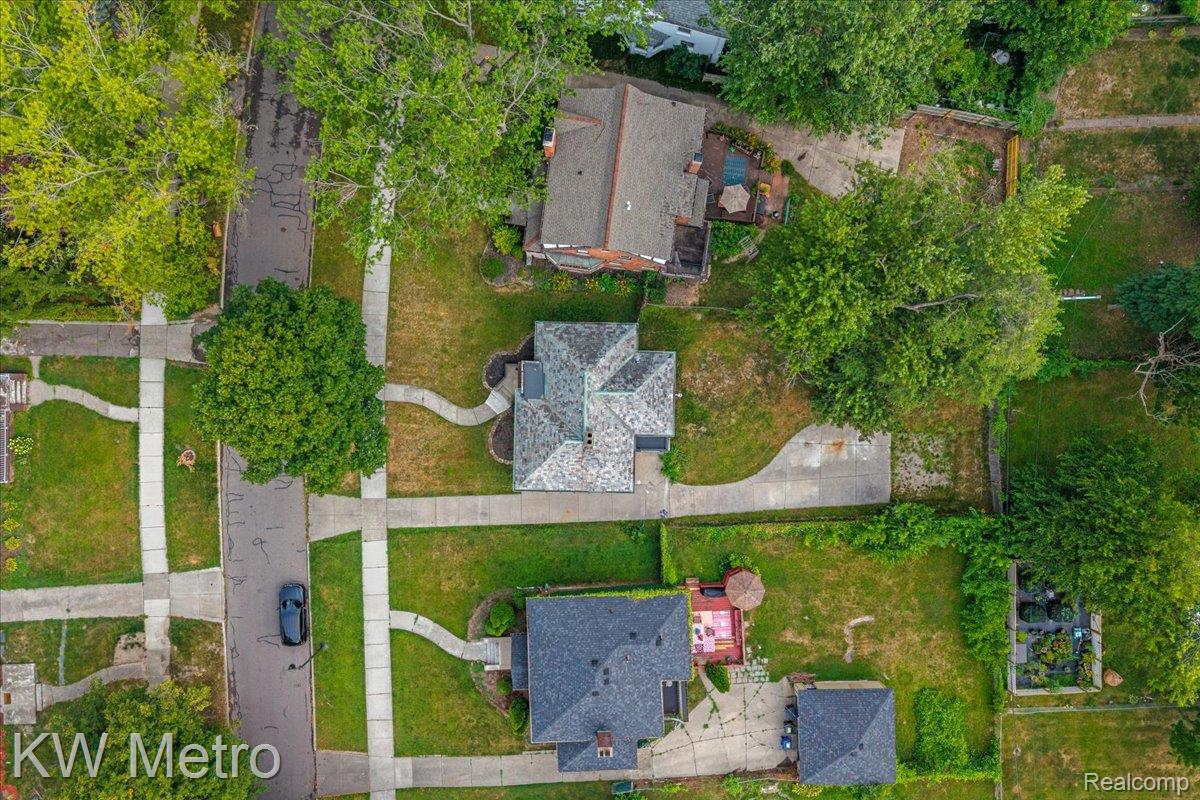 14554 Woodmont Avenue Property Photo 40