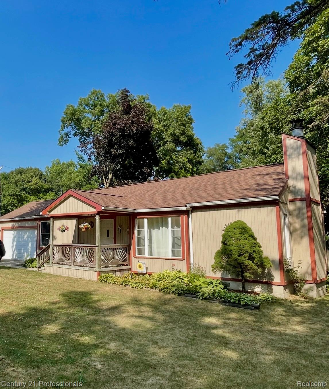 2903 N Lake Angelus Road Property Photo 1