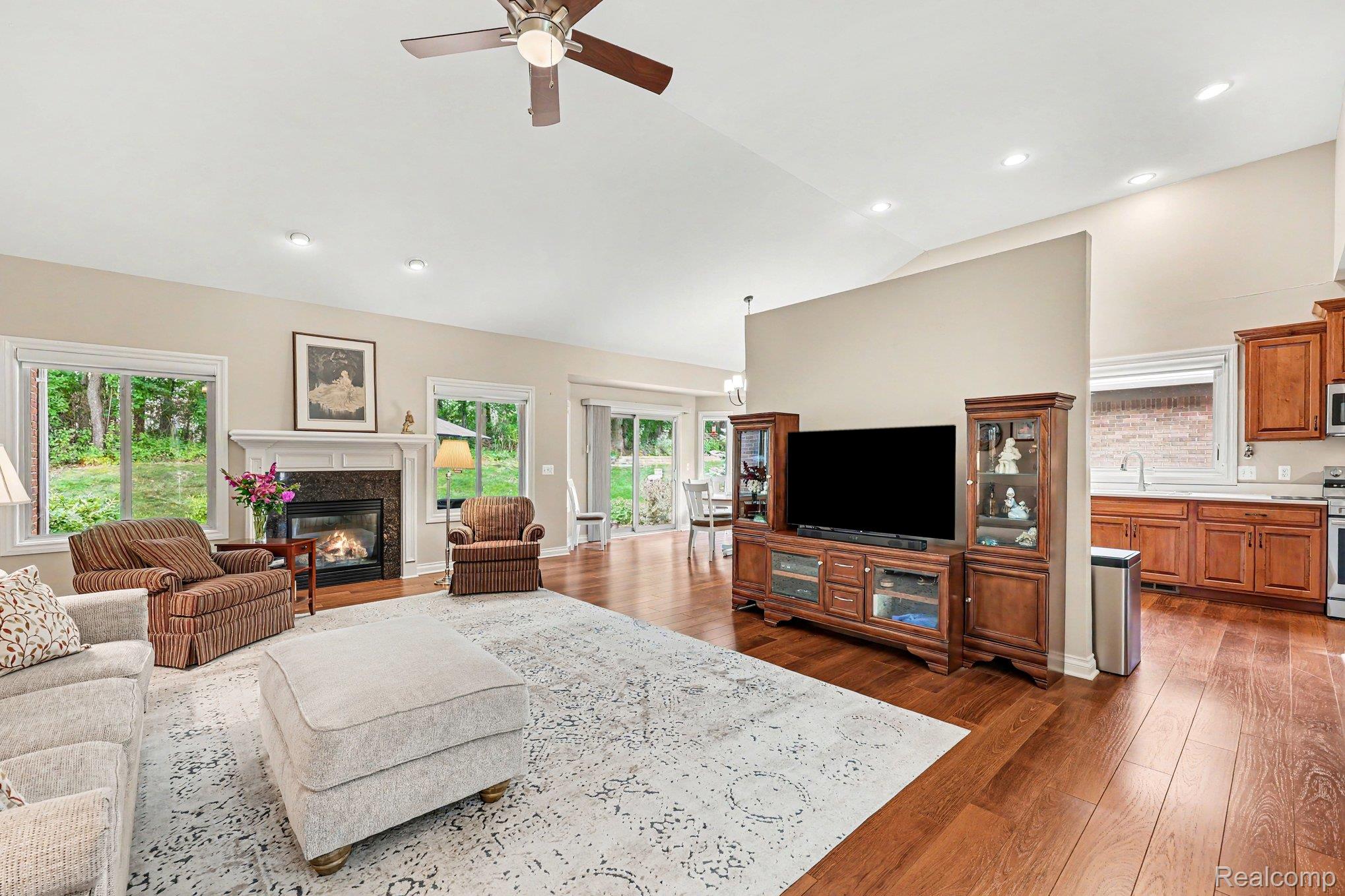 59413 Glacier Club Drive Property Photo 4