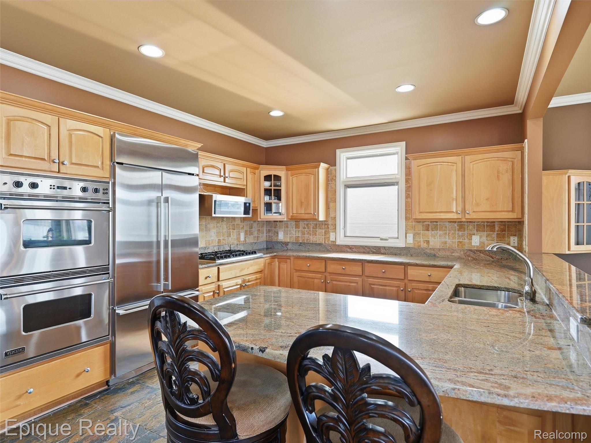 32354 N River Road Property Photo 9