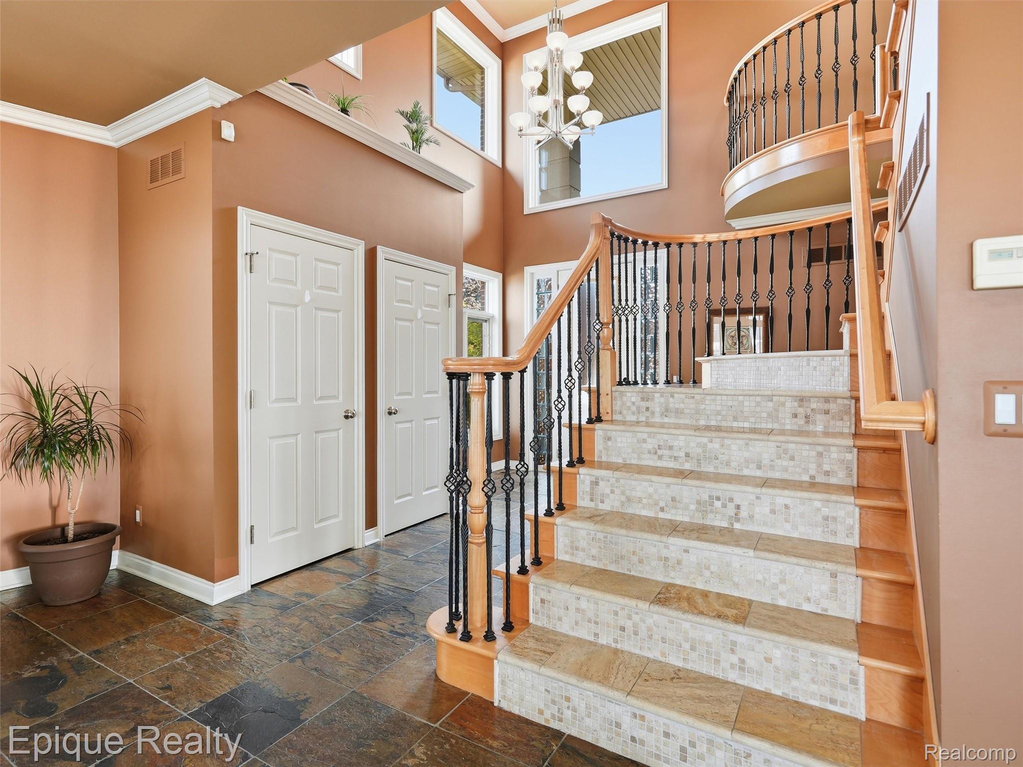 32354 N River Road Property Photo 18