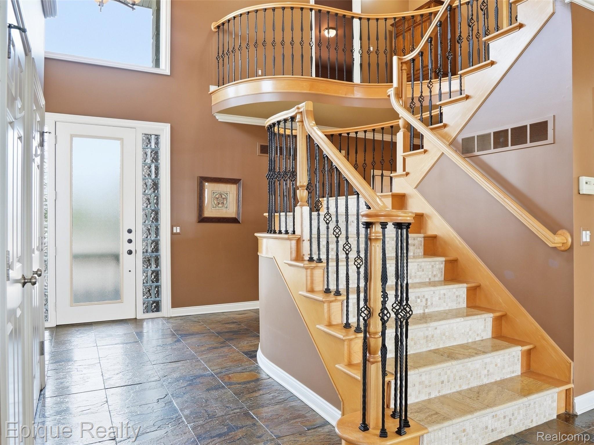 32354 N River Road Property Photo 23
