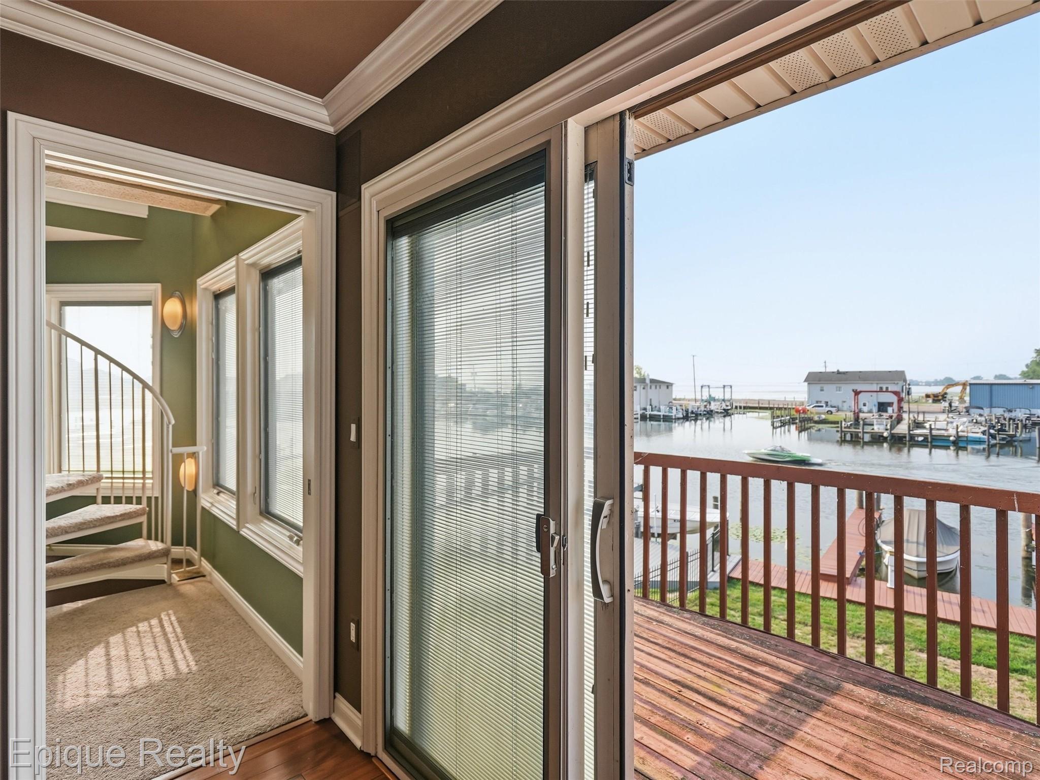 32354 N River Road Property Photo 32