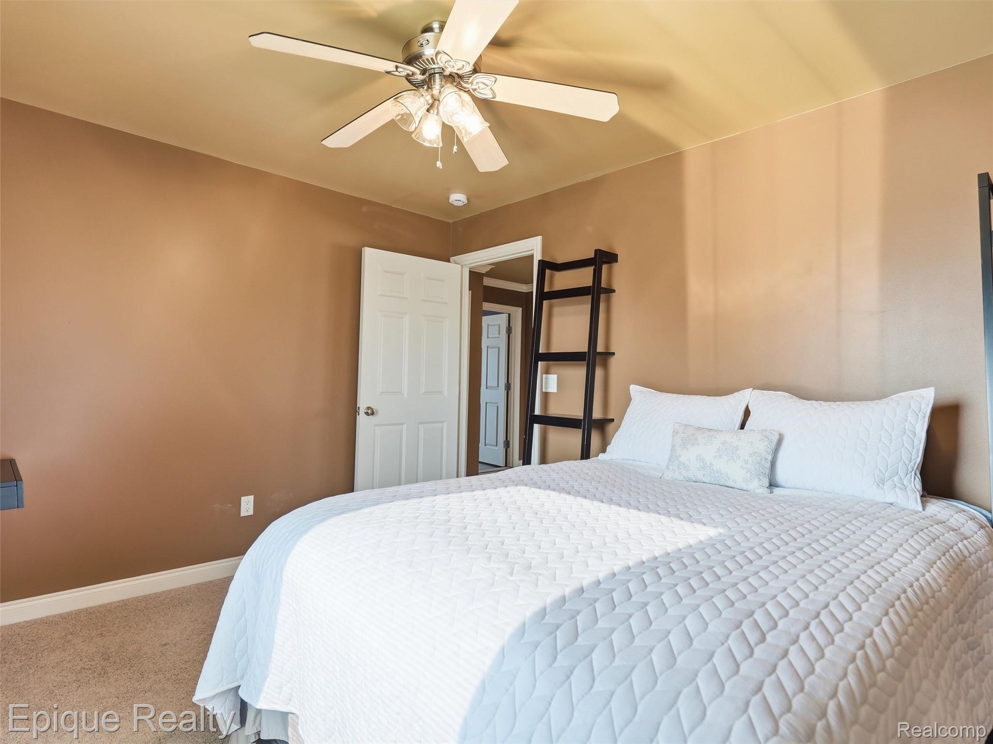 32354 N River Road Property Photo 34